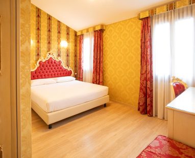 duomo-boutique-hotel-camere-red-room-001.jpg