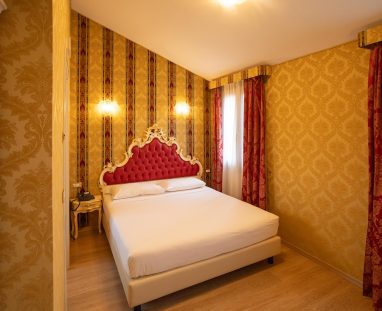 duomo-boutique-hotel-camere-red-room-003.jpg