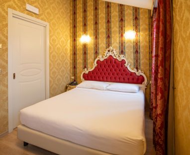 duomo-boutique-hotel-camere-red-room-004.jpg