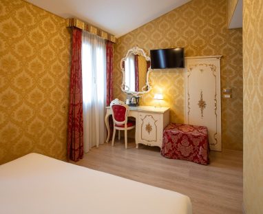 duomo-boutique-hotel-camere-red-room-008.jpg