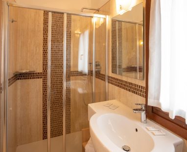 duomo-boutique-hotel-camere-red-room-014.jpg