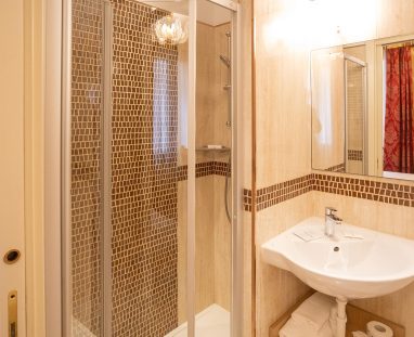 duomo-boutique-hotel-camere-red-room-015.jpg